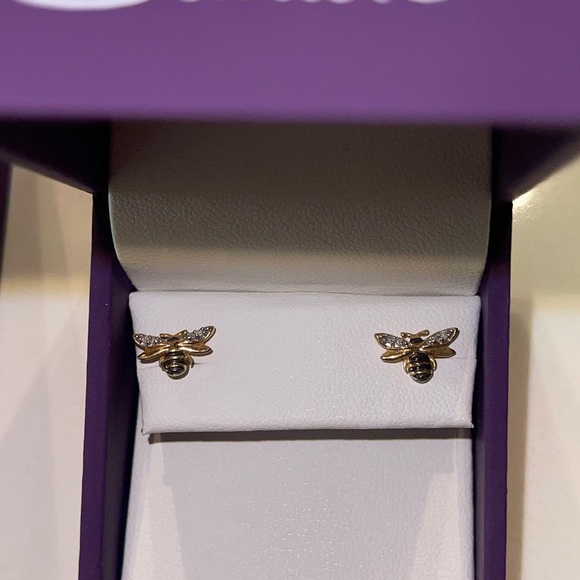 Diamond HoneyBee Necklace & Stud Earrings Set - Picture 2 of 7